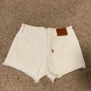 White Levi’s 501 Distressed Jean Shorts Medium-Waisted Womens 25